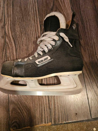 Men's hockey skates size 9