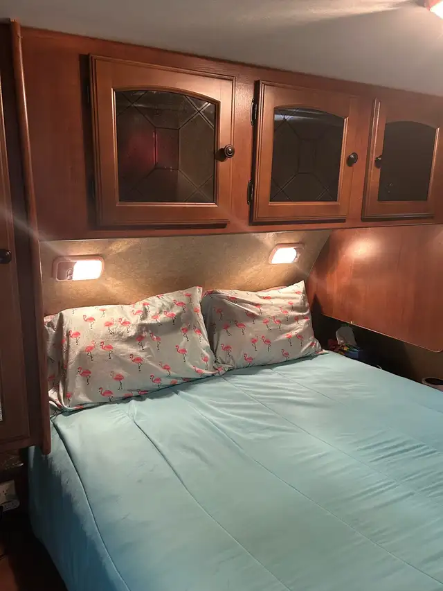 2012 North Trail 32BUDS Trailer in Travel Trailers & Campers in Grand Bend - Image 6