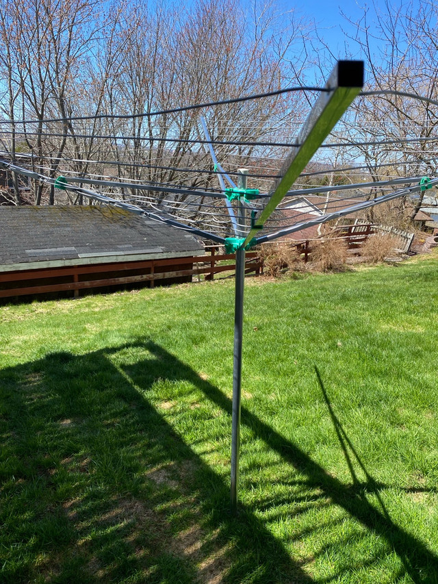 Outdoor umbrella rotary clothesline dryer 6’ in Other in Dartmouth