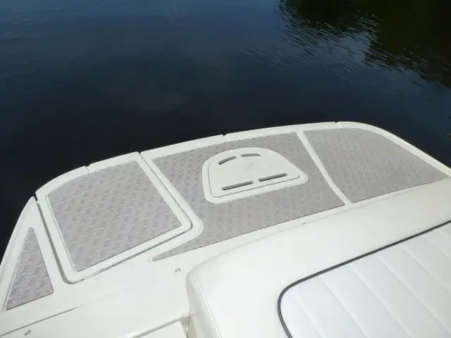Bateau Sea Ray Sundeck 220 in Powerboats & Motorboats in Shawinigan - Image 9