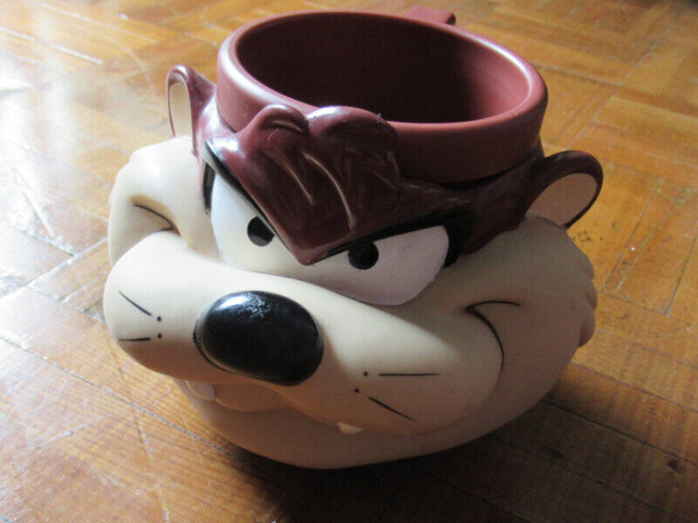 Vintage Tasmanian Devil PVC Mug 1992 in Arts & Collectibles in Oshawa / Durham Region - Image 2