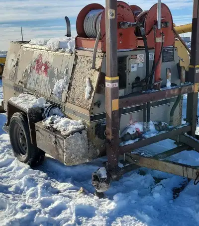 LeRoi 185 Towable Diesel Screw Compressor - LOW LOW LOW - 850hrs, View more