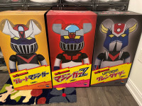 Bearbrick Mazinger set 1000%  with display cases 