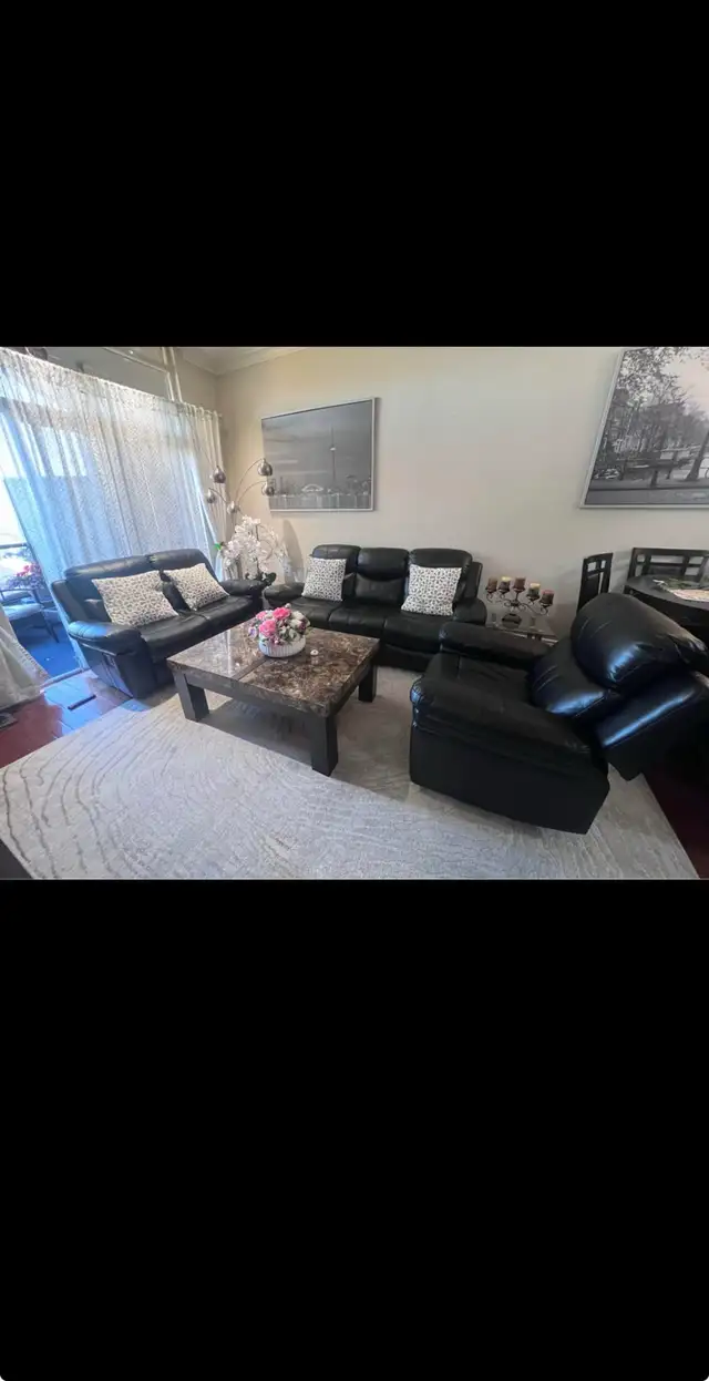 3 Piece Leather Reclining Sofa Set in Multi-item in Mississauga / Peel Region - Image 2