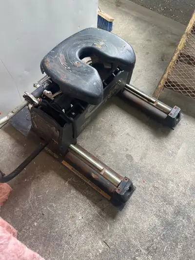 Curt 20 thousand pound slider comes with rails