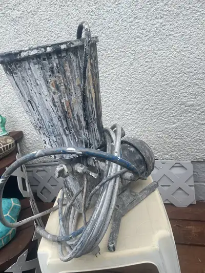 Used lacquer spray machine (no gun).