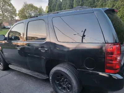 Tahoe 2010 for sale needs a battery please call or text me at 437 788 3876