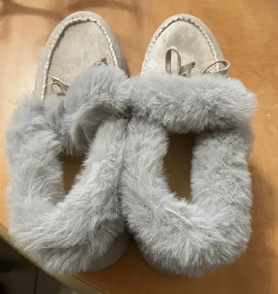 Ladies size 10/11 furry shoes, View more