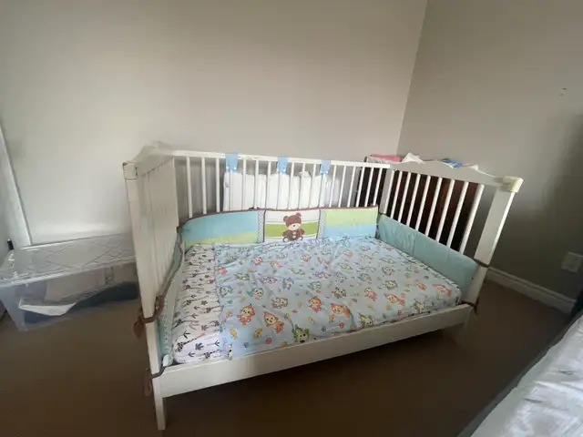 baby crib with mattress in Beds & Mattresses in St. Catharines - Image 2
