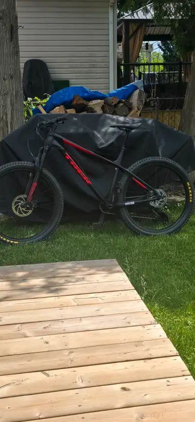 2023 Trek Roscoe 7 XL frame, View more