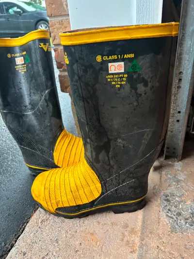 Rubber Safety Boots, Size 9, View more