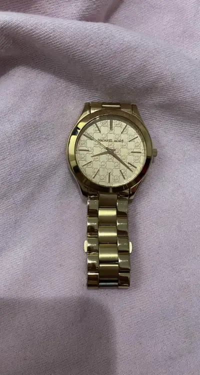 Montre Michael kors j’ai jamais portez j’ai mis de côté le batterie doit changer et sérieux acheteur...