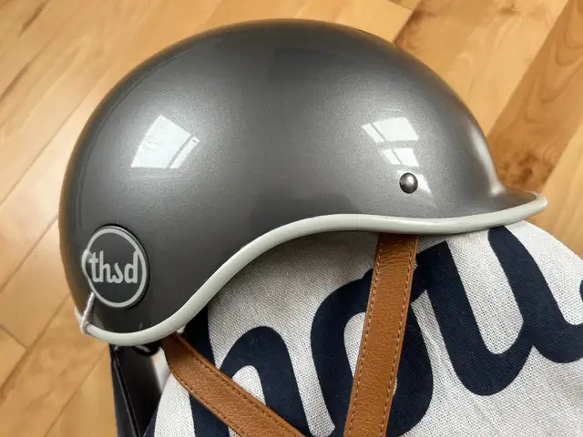 Thousand Helmet - Small583287952984647681