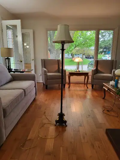Stands 60". Base is triangular. Include shade and light bulb. POLE LAMP ONLY! Call 905 235 2503 Live...