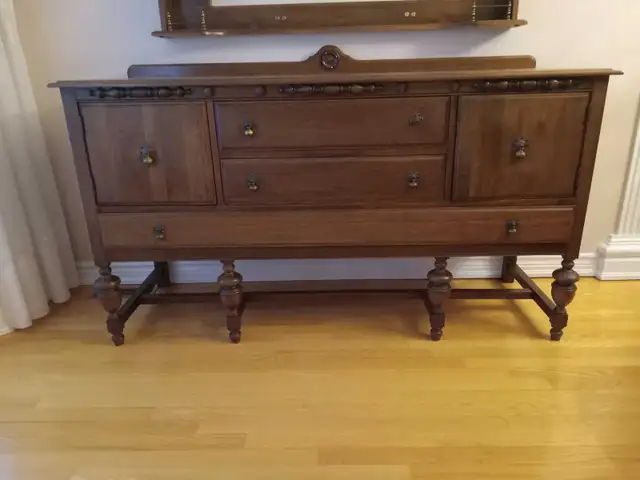 Antique Buffet Sideboard in Hutches & Display Cabinets in City of Toronto - Image 2