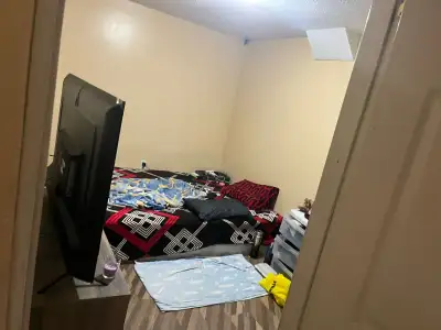 Private Room for Rent For working professional & students Close to bramalea city Center & bus termin...