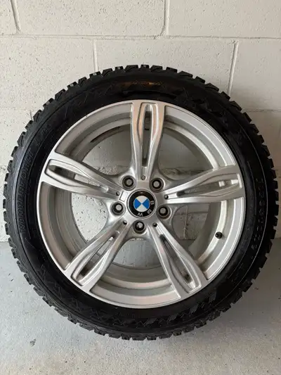 Original Alloy Rims Snow tires Used for 2018 3 Series BMW very low KM’s excellent condition