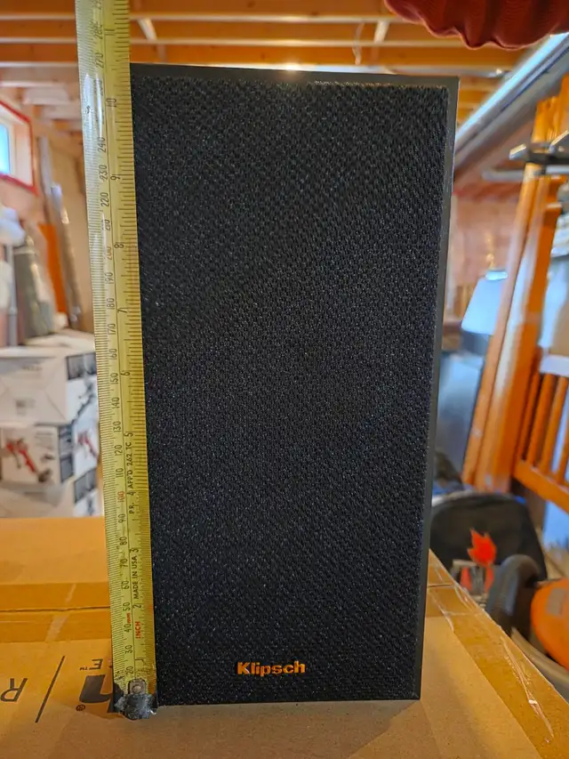 Klipsch R41M 50-Watt Bookshelf Speaker in Speakers in Markham / York Region - Image 2