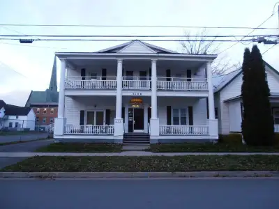 Available Sept 1:  All Inclusive Downtown Room Rental