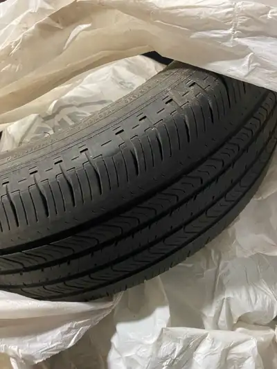 Set of 4 all seasons from a Toyota Sienna. Size as per the title: P235/60R27 Set of 4 Could be used...