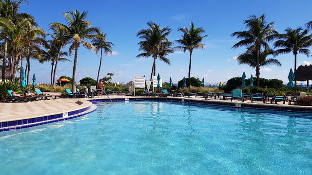 1 bedroom Oceanfront condo Hollywood Beach in Florida - Image 3