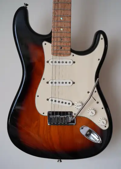Offered for sale this Fender Custom Shop American Custom Deluxe Stratocaster, produced by the Fender...