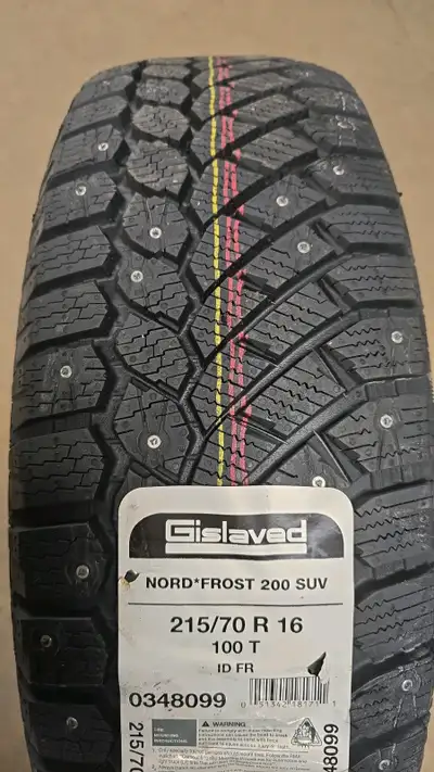 4 pneus d'hiver neufs P215/70/16 100T Gislaved Nord Frost 200 SUV , à clous 215/70/16, P215/70R16, 2...