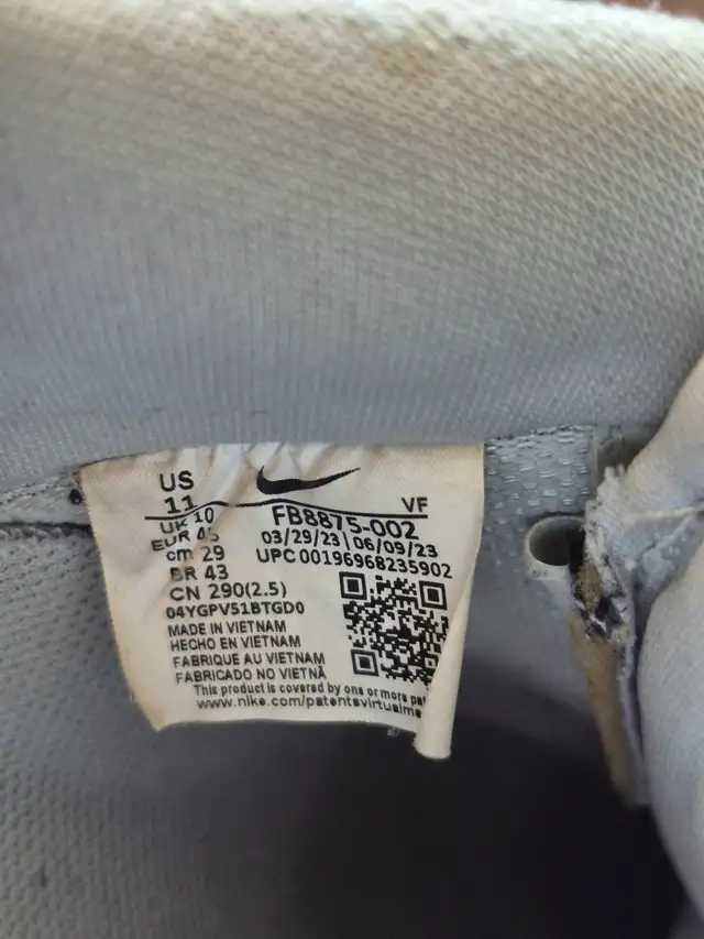 Mens Nike shoes. Size 11. in Men's Shoes in Markham / York Region - Image 5