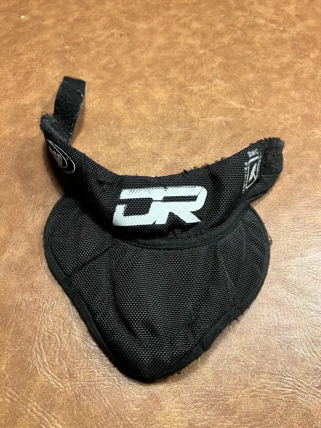 youth hockey equipment in Hockey in Winnipeg - Image 8