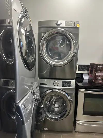 This is a used Samsung Washer that has been well taken care of and is in good condition. It features...
