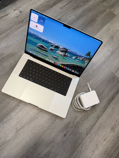 Silver 16" MacBook Pro M5 Max 36GB/2TB - warranty May 2027, View more