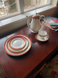 Aynsley Bone China Warwick - 8 piece set with Tea Pot