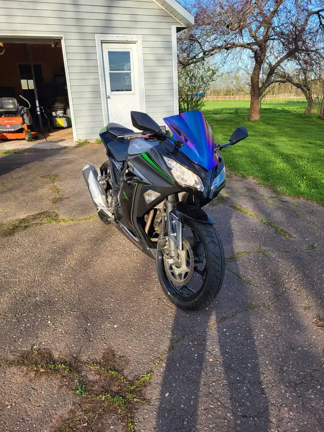 2013 Kawasaki Ninja 300  in Sport Bikes in Charlottetown - Image 4