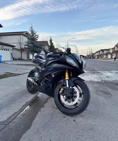 2006 Yamaha R6 Clean matte black with blue accents. SC Project slip-on exhaust. Upgraded side mirror...