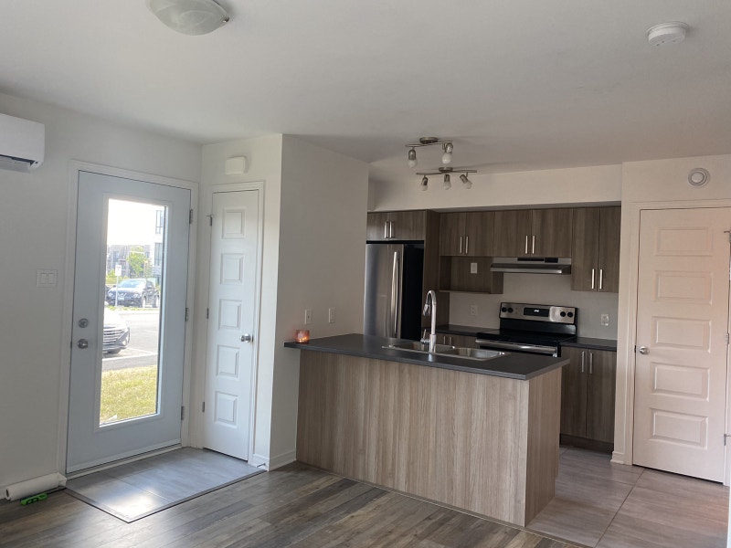 ***Available january 15, 2023 Condo 3 1/2 Aylmer Rivermead Long