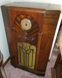 Antique Rogers Majestic Richelieu Console Tube Radio (1935)