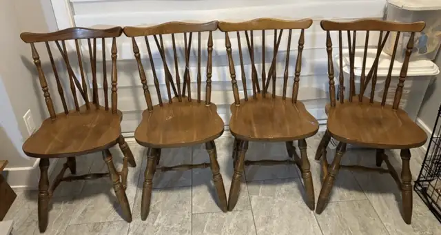 Table and Chairs solid wood in Dining Tables & Sets in Ottawa - Image 3