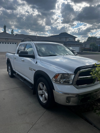 2015 Ram 1500 SLT 5.7 Towing Package 4x4 Crew Cab
