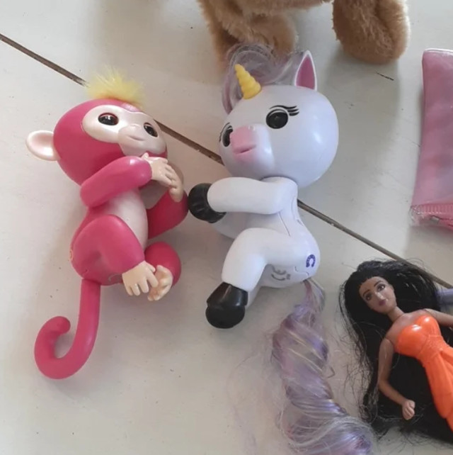 Big bunch of girl toys Fingerlings Hatchimals Disney Barbie + in Toys & Games in Markham / York Region - Image 2