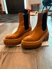 Stella McCartney Emilie Chelsea Boots For a Steal!