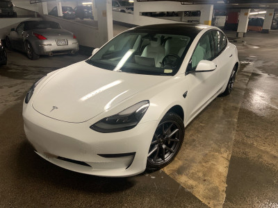 2021 Tesla 3 Standard range plus 20,193km