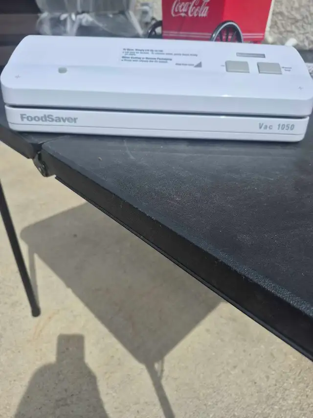 FoodSaver Vac 1050 Vacuum Sealer - Like New Condition in Vacuums in Winnipeg - Image 3