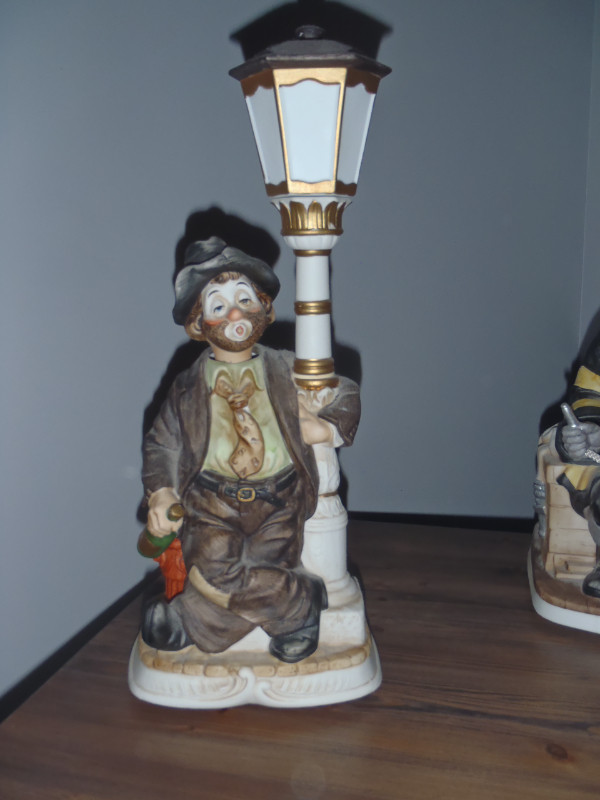 Melody in Motion "Lamplight Willie" Figurine in Arts & Collectibles in Nanaimo