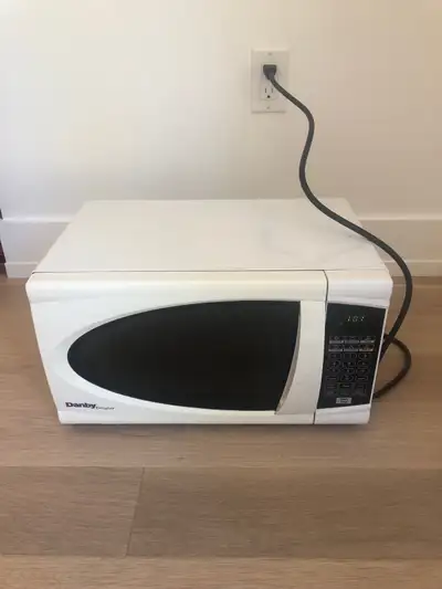 Microwave (Danby, White, 0.7 cu ft, 700W), View more