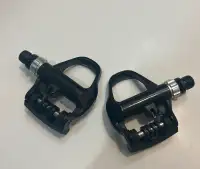 Giant clipless pedals. Look compatible