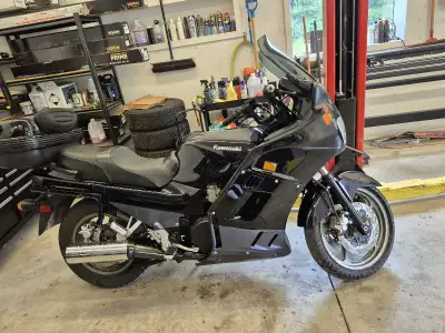 Low kms sport touring comes side bags and givi rear storage 16,789 kms regularly maintained polished...