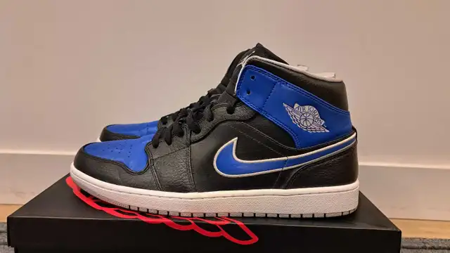 Jordan 1 Retro MidGame Royal in Men's Shoes in Markham / York Region - Image 3