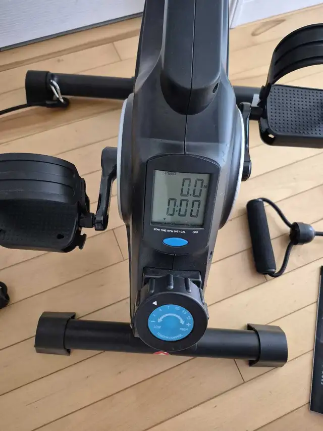 NEW Under Desk Sitting Elliptical Leg Exerciser Machine Bike. in Exercise Equipment in Bedford - Image 5