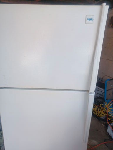 INGLIS  FRIDGE VERY CLEAN in Refrigerators in Windsor Region