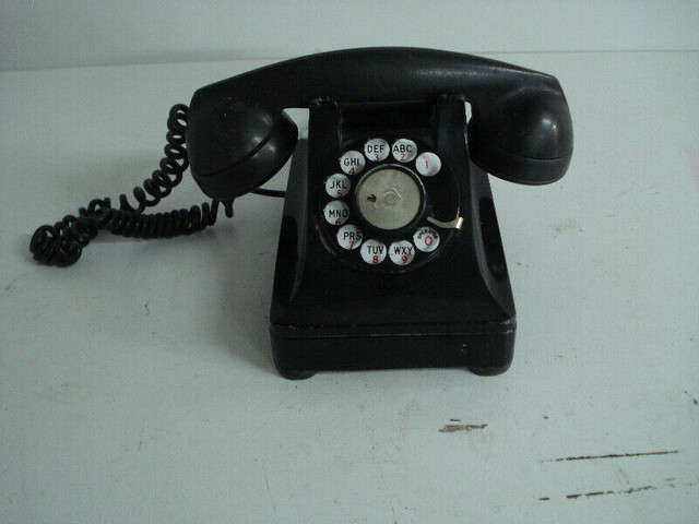 Vintage Telephone - Desk Top in Arts & Collectibles in Oakville / Halton Region